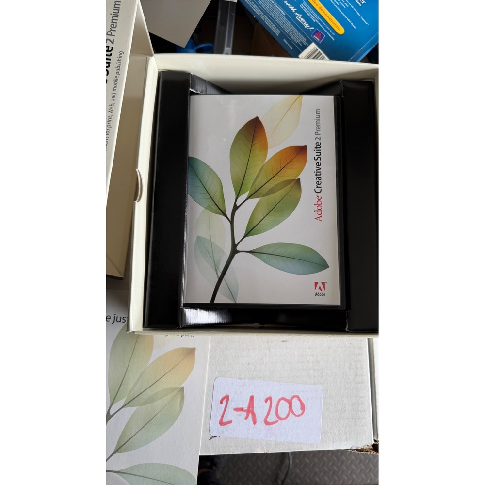 Adobe Creative Suite 2 Premium Macintosh CS2 Photoshop Illustrator InDesign Box - Picture 3 of 8